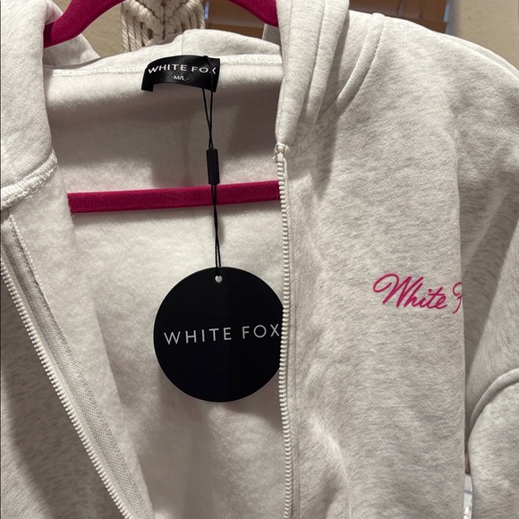 White Fox Grey Marle Pink Stepping Out Cropped Hoodie M/L NWT - Picture 4 of 6